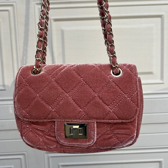 JustFab Handbags - Mini pink velvet bag with chain straps